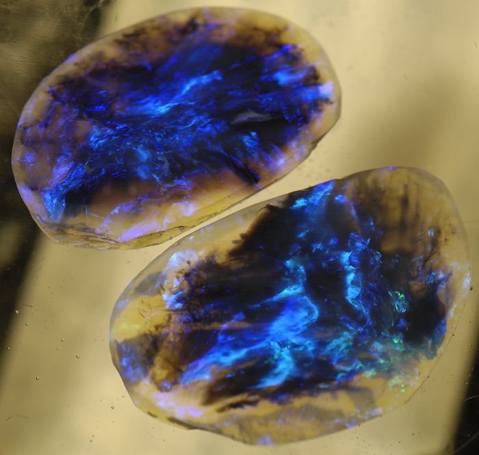simsek-efektli-siyah-opal